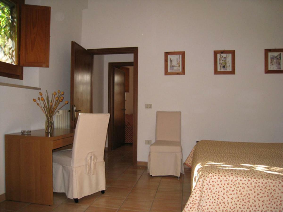 Rugiada Rooms Rivotorto Habitación foto